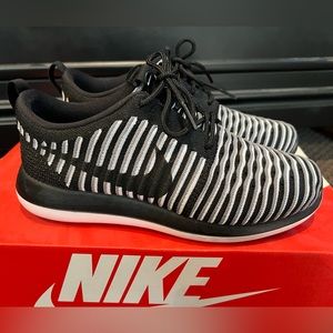 Nike Roshe Two Flyknit size 6